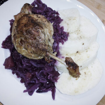 Roasted duck on red cabbage, served with dumplings