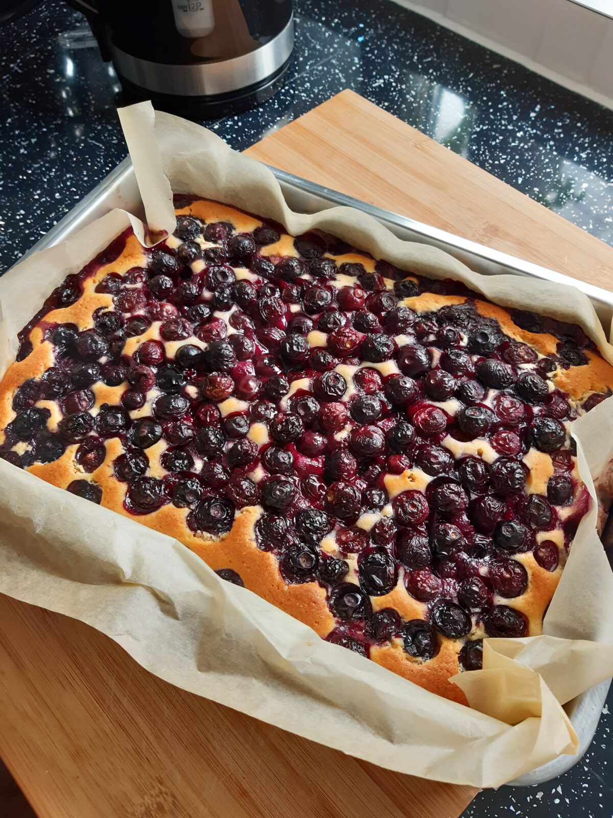 Easy cake idea: Traybake with fruit - Markie's Kitchen